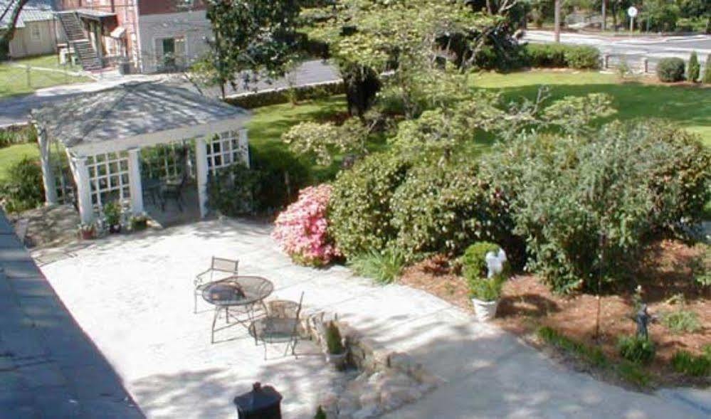 Fuquay Mineral Spring Inn & Garden Exterior foto